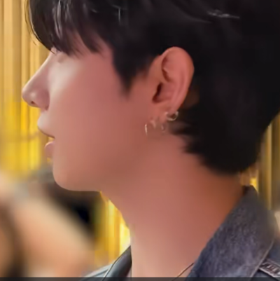 你哭过但眼影闪得更艳美