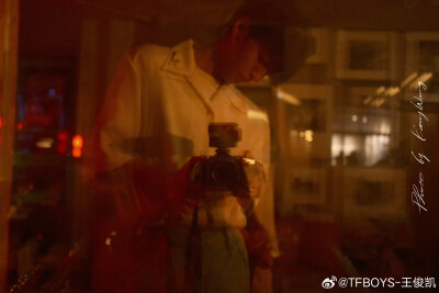 国风 王俊凯生日照片26岁