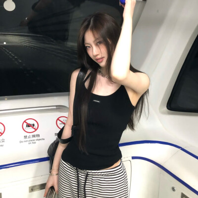 女