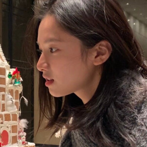 她洗过的发像心中火焰