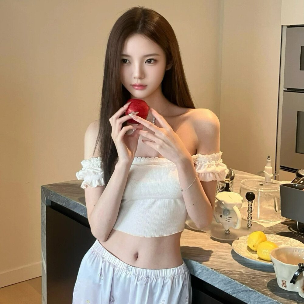 女