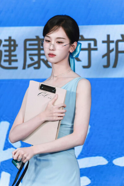 陈都灵