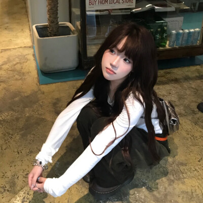 女