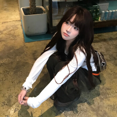 女