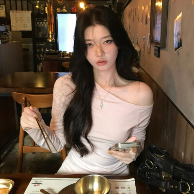 女