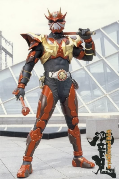 假面骑士装甲响鬼。(侵权删)