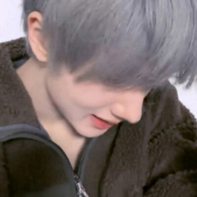 我想念一个灰头发男孩