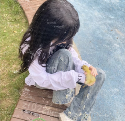 ，