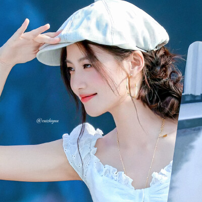 用湖水的目光浸透妳