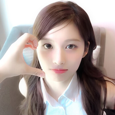 雨伞柄挂着未融化的雪、我们中间隔着叹息的雾