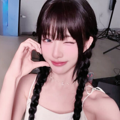 ₊⁺♡⊹夢の薬.‧ɞ⁺₊⊹
@tripleS周心语∣Xinyu
i/g:triplescosmos