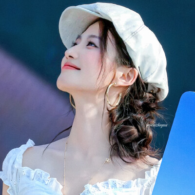 用湖水的目光浸透妳