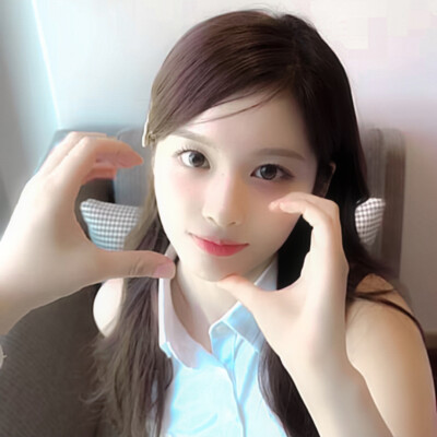 雨伞柄挂着未融化的雪、我们中间隔着叹息的雾