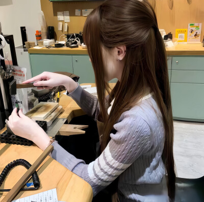 拧巴的人需要一个怎么赶都赶不走的人
“ 侵权删 ”