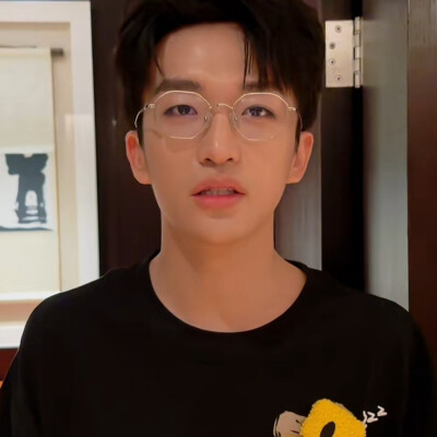 黄子弘凡可二改
©一只多多鱼