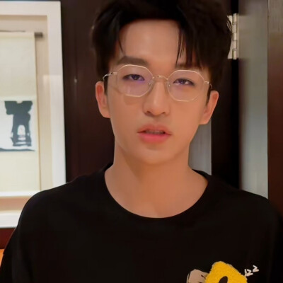 黄子弘凡可二改
©一只多多鱼