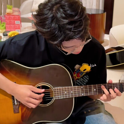 黄子弘凡可二改
©一只多多鱼