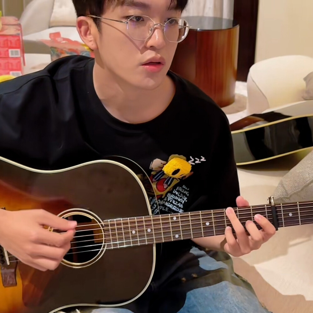 黄子弘凡可二改
©一只多多鱼