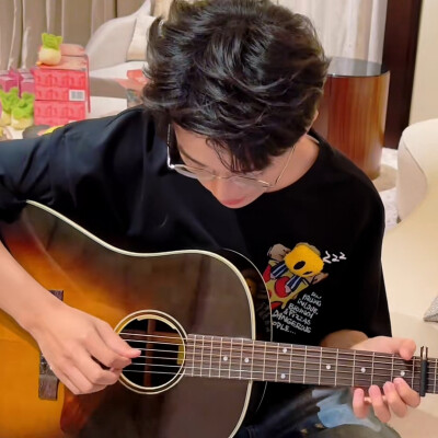 黄子弘凡可二改
©一只多多鱼