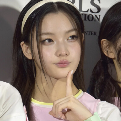 ILLIT新闻图可二改