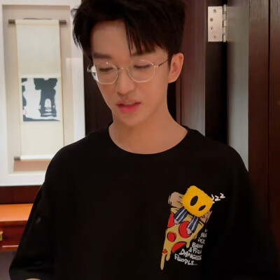 黄子弘凡可二改
©一只多多鱼