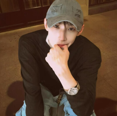 你送的玩偶我一直留着 就像你陪在我身边一样
“ 侵权删 ”