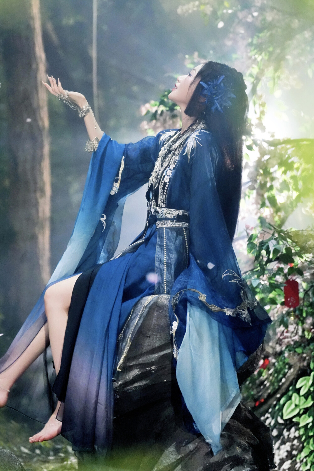 蛊惑之以爱为蛊 君宁