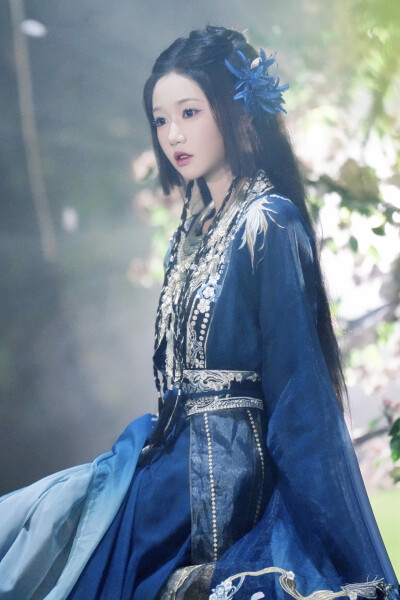 蛊惑之以爱为蛊 君宁