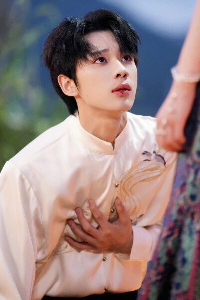 蛊惑之以爱为蛊 时然