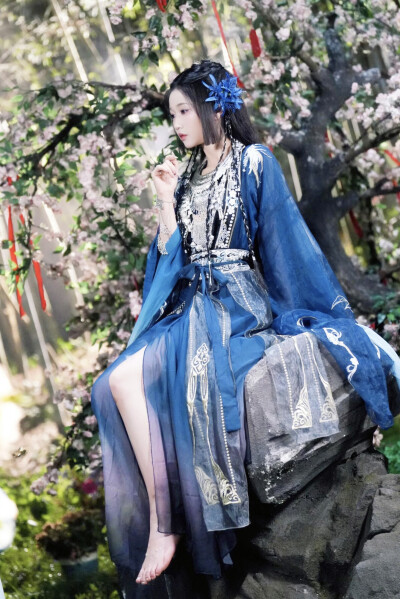 蛊惑之以爱为蛊 君宁