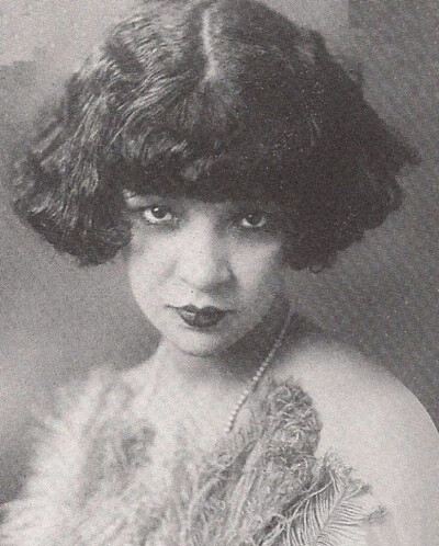 1920年代的演员和歌手Mae “Baby Vamp” Fanning ​