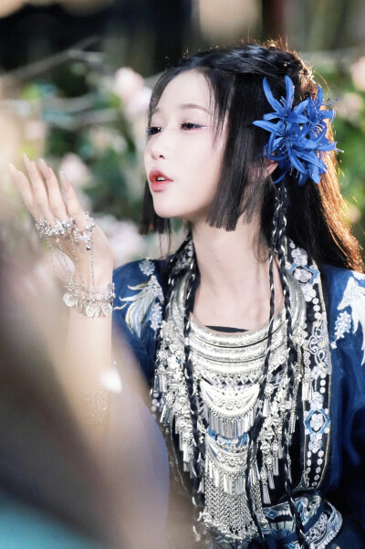 蛊惑之以爱为蛊 君宁