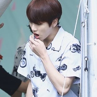 你眼角晦涩的痣