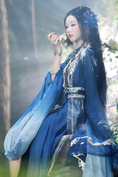 蛊惑之以爱为蛊 君宁