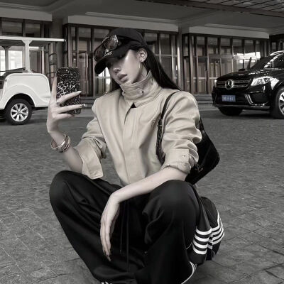 女