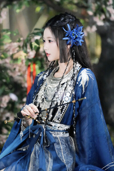 蛊惑之以爱为蛊 君宁