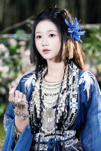 蛊惑之以爱为蛊 君宁