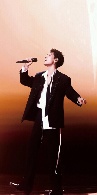 肖战2025年9月28日。大湾区音乐晚会。湾区升明月
耳边回绕 “Music music all night”