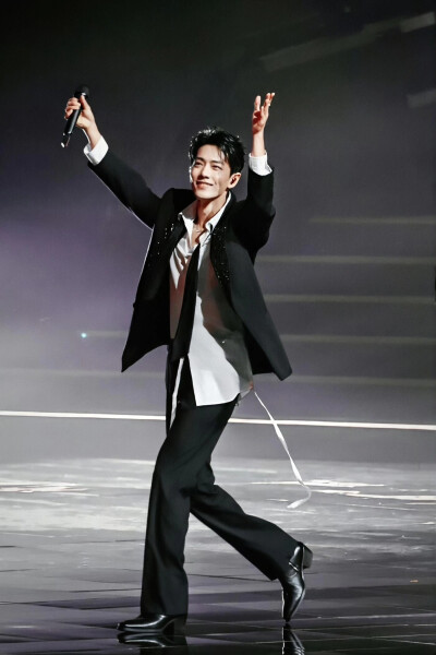 肖战2025年9月28日。大湾区音乐晚会。湾区升明月
耳边回绕 “Music music all night”