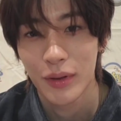 我们都被困在这寂寞的夜晚