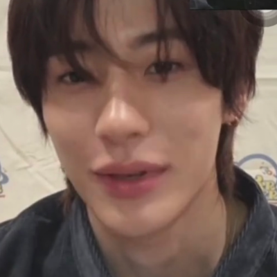 我们都被困在这寂寞的夜晚