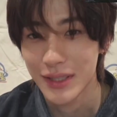 我们都被困在这寂寞的夜晚