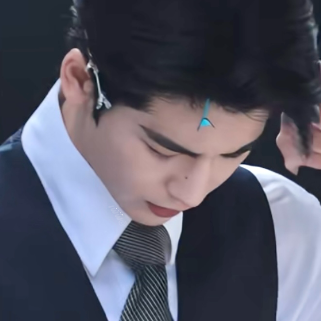 深夜，凌赫出现