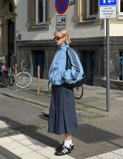 BY爱喝可乐的古娜小姐