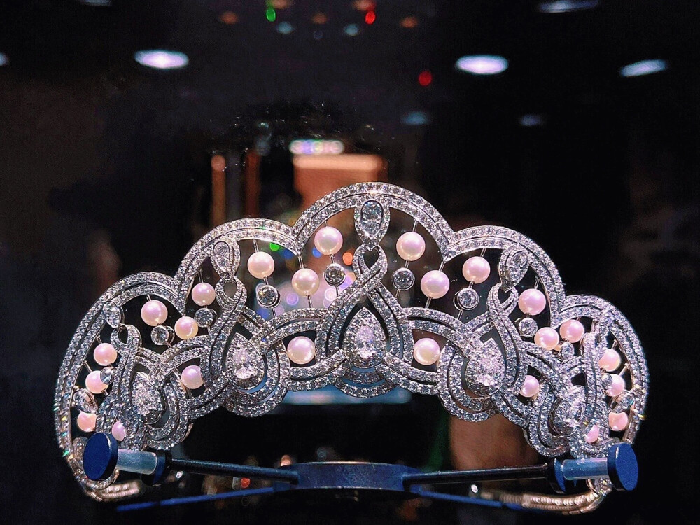 Garland高级珠宝系列钻石和珍珠头饰