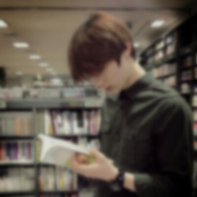 总是在图书馆相遇的学长