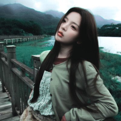 我们都无法预知某个瞬间的价值 直到这个瞬间成为回忆