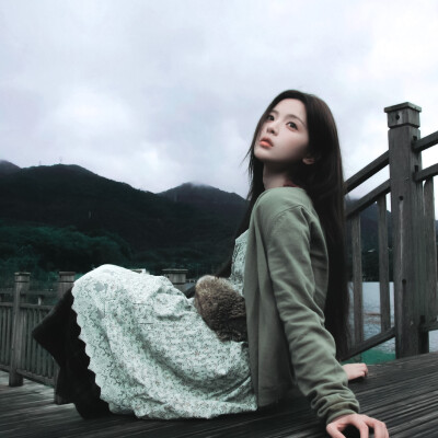 我们都无法预知某个瞬间的价值 直到这个瞬间成为回忆