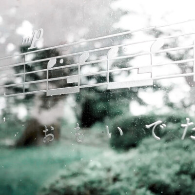 我们都无法预知某个瞬间的价值 直到这个瞬间成为回忆