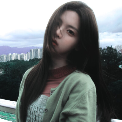 我们都无法预知某个瞬间的价值 直到这个瞬间成为回忆